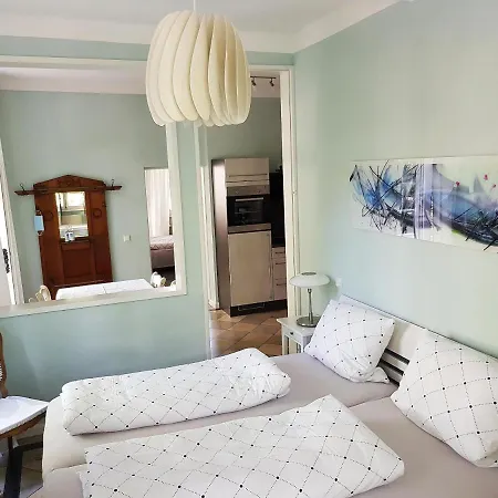 Ehem. Sommerresidenz Von Fuerst Friedrich Iii. App.1 Und App.2 *