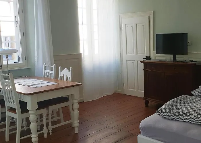 Ehem. Sommerresidenz Von Fuerst Friedrich Iii. App.1 Und App.2