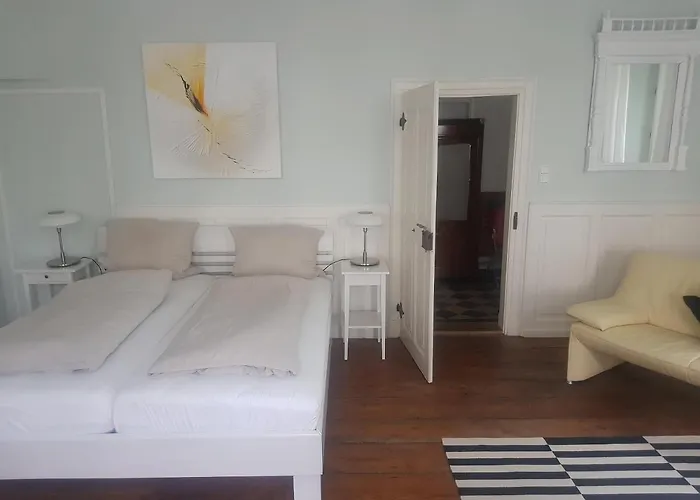 Ehem. Sommerresidenz Von Fuerst Friedrich Iii. App.1 Und App.2 * Kirn