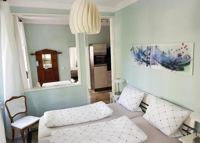 Ehem. Sommerresidenz Von Fuerst Friedrich Iii. App.1 Und App.2 *