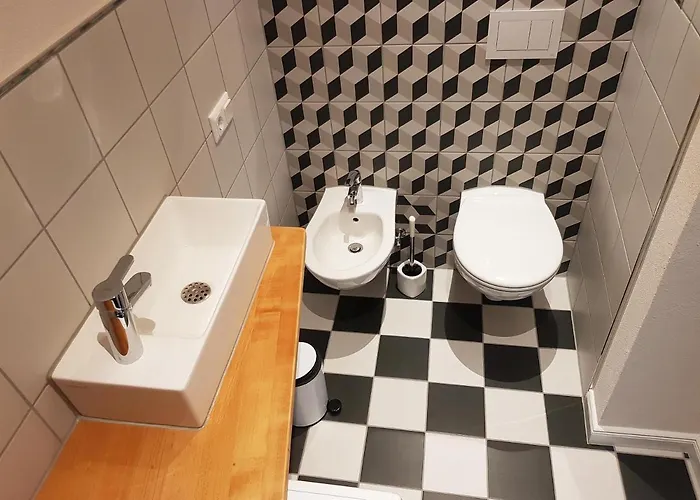 Ehem. Sommerresidenz Von Fuerst Friedrich Iii. App.1 Und App.2 * Kirn